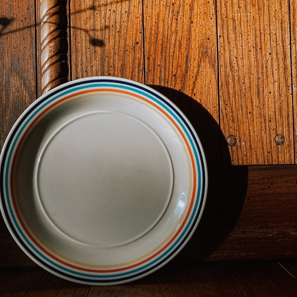 🌈 Studio Nova plate - Picture 1 of 1